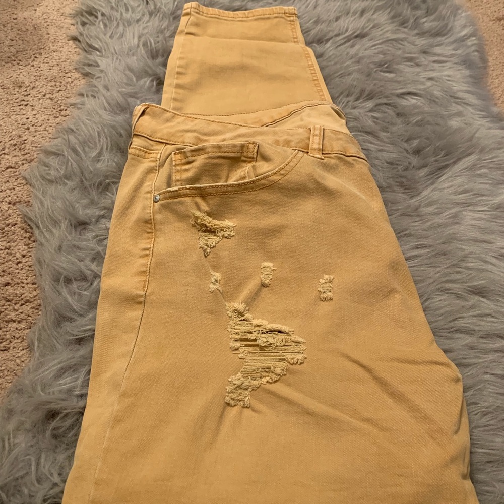 Charlotte Russe Distressed  Jeans